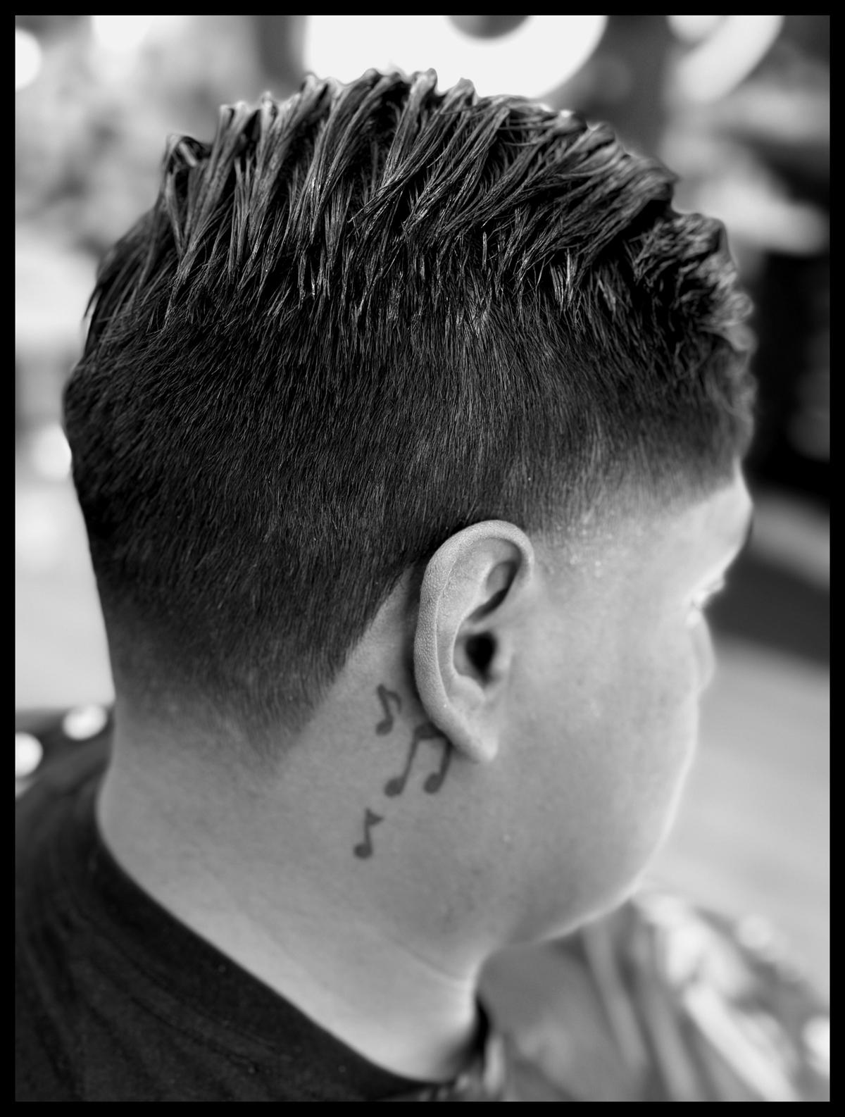 Undercut – Man Bun Fade